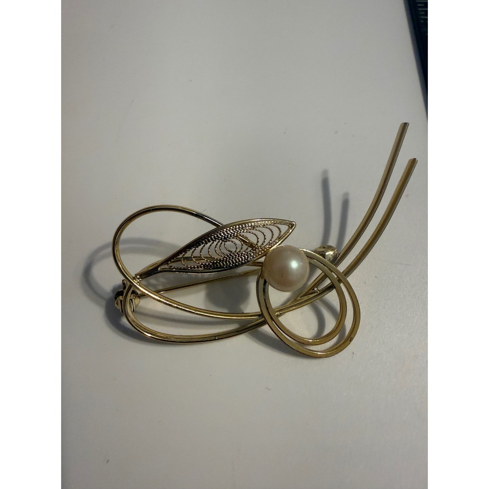 Vintage Gold Tone Abstract Swirl Faux Pearl Filigree Leaf Brooch Pin
